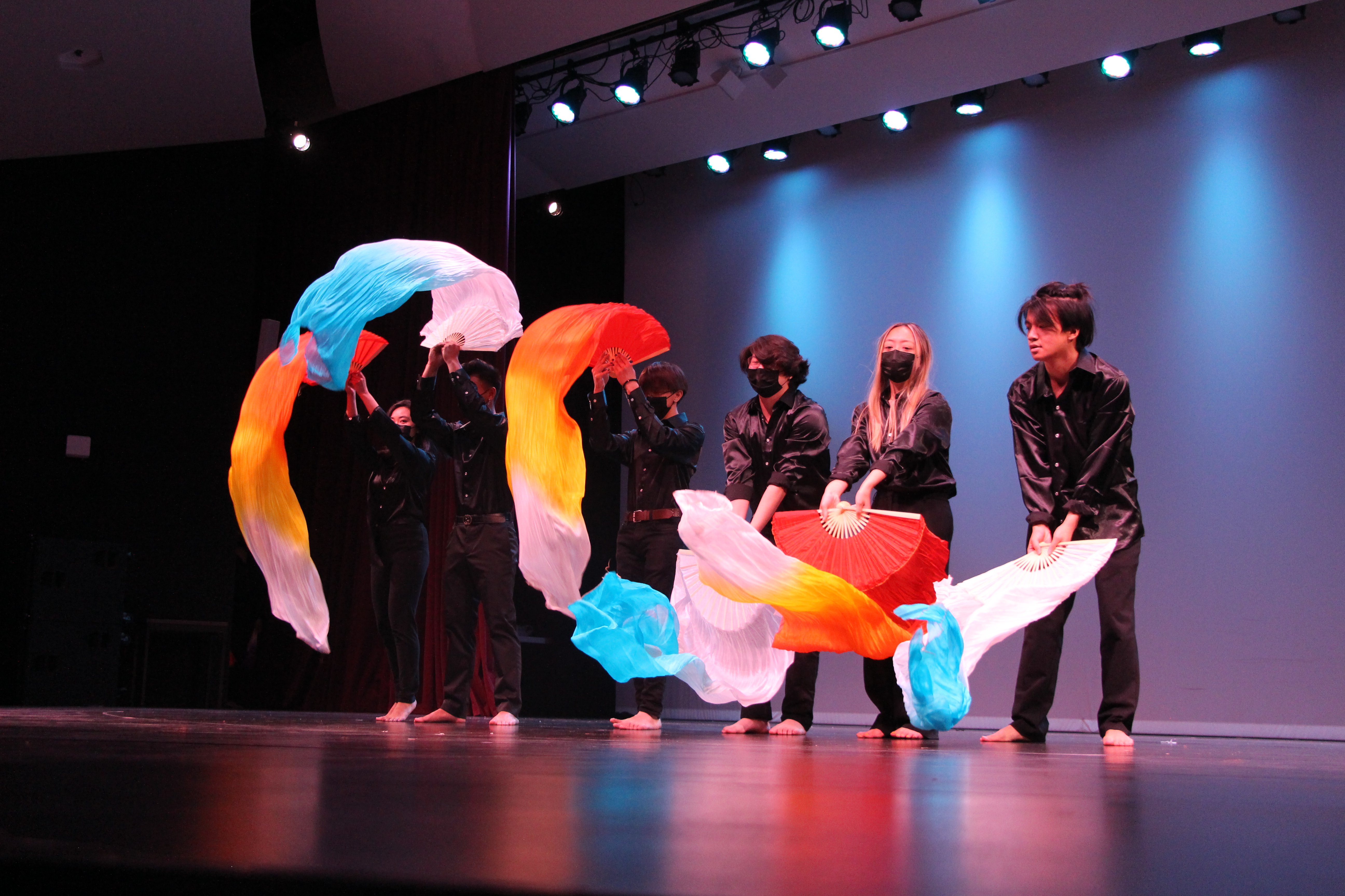 Display of MLH's performance with long veil fans at Culture Night